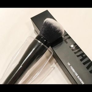 IL Makiage (100) Foundation blending Brush